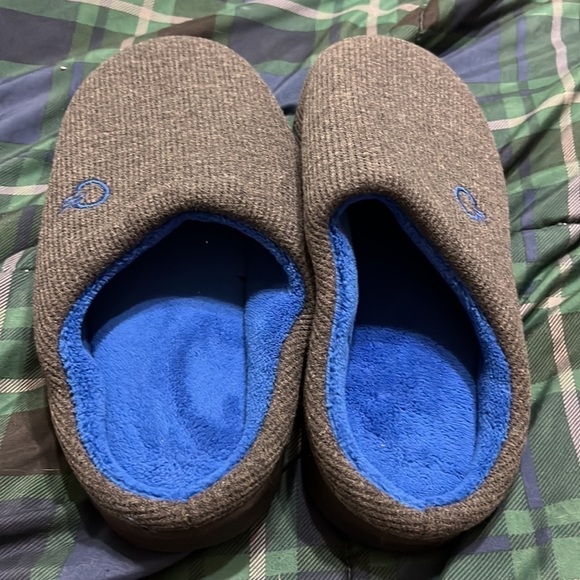 Comfy Slippers House Shoes Slip on Memory Foam Slippers men's 8 never worn - Picture 2 of 3